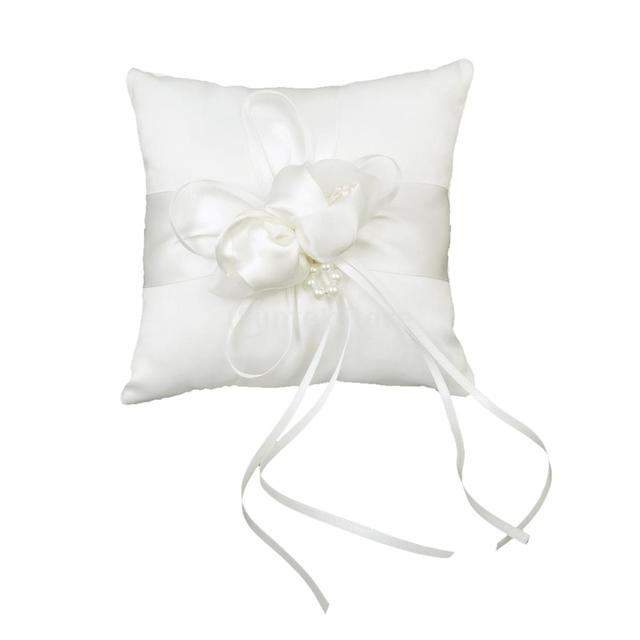 Ringkussen Bruiloft Ivoorkleurig/Offwhite met bloemen, Lintjes en Pareltjes - 15x15cm