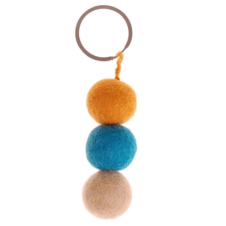 Sleutelhanger oranje, blauw, beige - 7x2,5cm - van 3 vilten balletjes